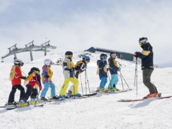 Kinderskikurs, Skilehrer im Gruppenkinderkurs